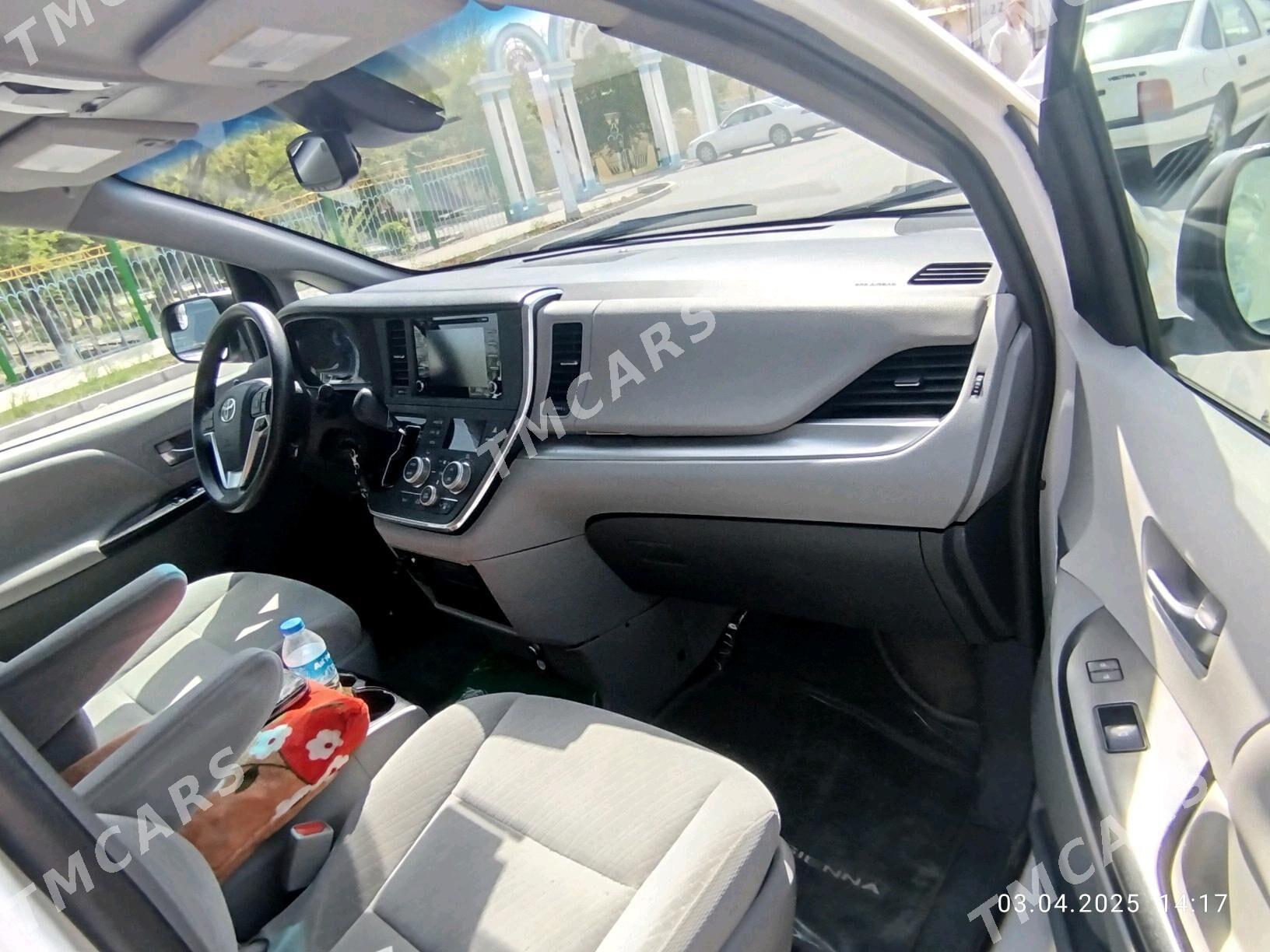 Toyota Sienna 2018 - 325 000 TMT - Мары - img 8