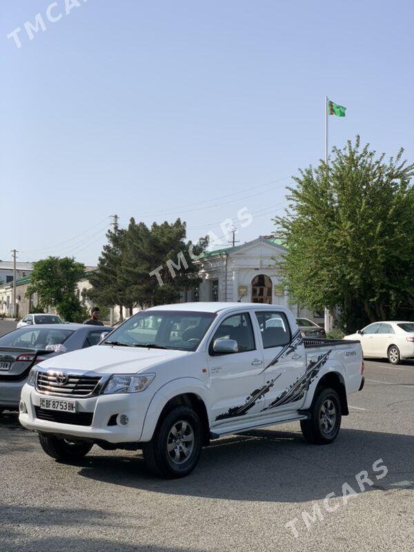 Toyota Hilux 2013 - 325 000 TMT - Türkmenbaşy - img 3