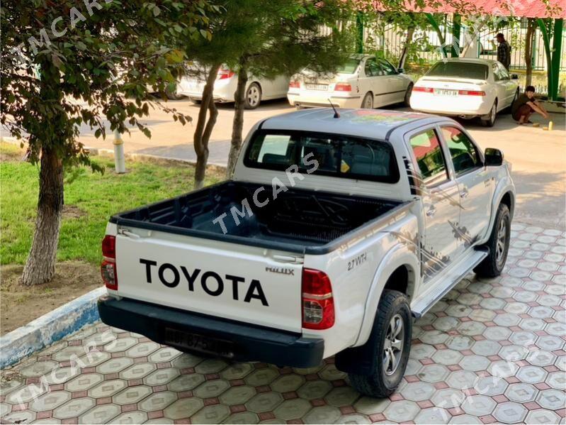 Toyota Hilux 2013 - 325 000 TMT - Türkmenbaşy - img 9
