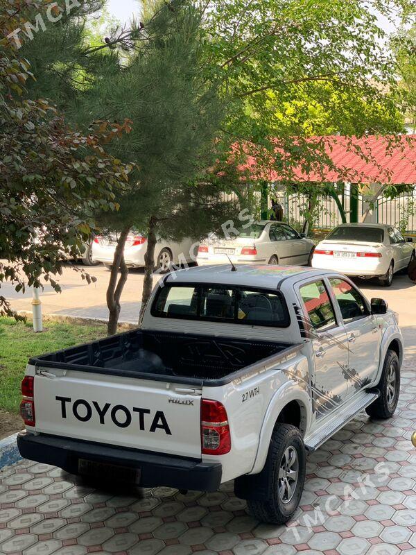 Toyota Hilux 2013 - 325 000 TMT - Türkmenbaşy - img 8