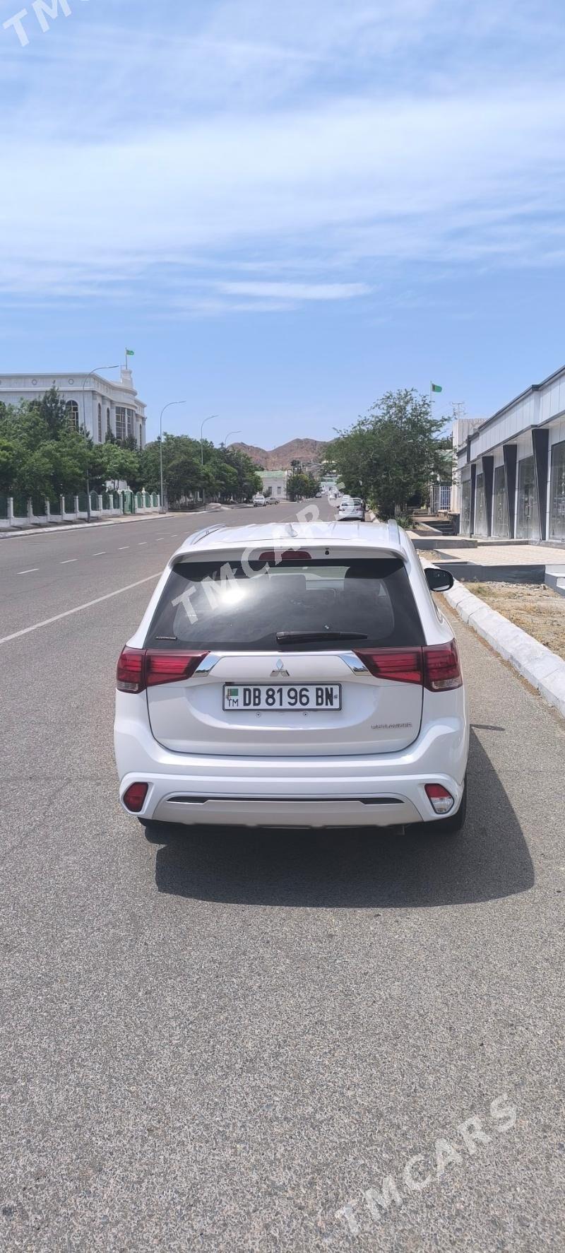 Mitsubishi Outlander 2023 - 300 000 TMT - Türkmenbaşy - img 2
