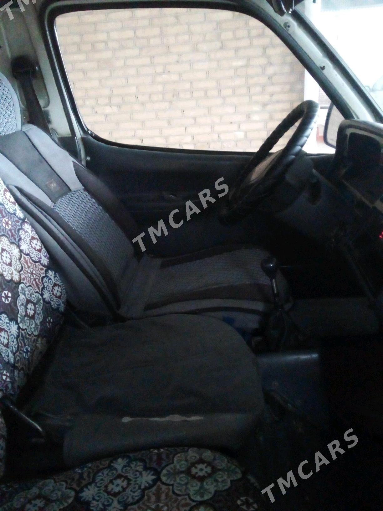 Toyota Hiace 2000 - 75 000 TMT - Türkmengala - img 5