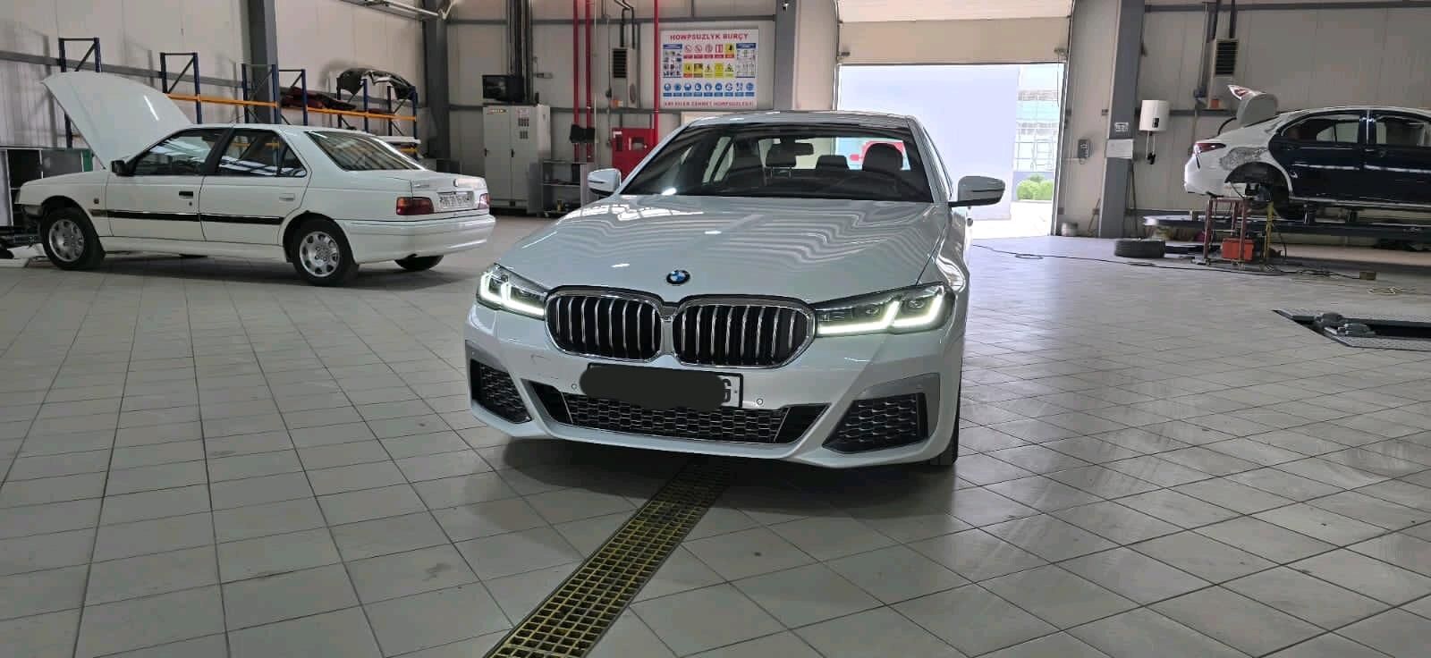 BMW 540 2020 - 900 000 TMT - ул. Подвойского (Битарап Туркменистан шаёлы) - img 5