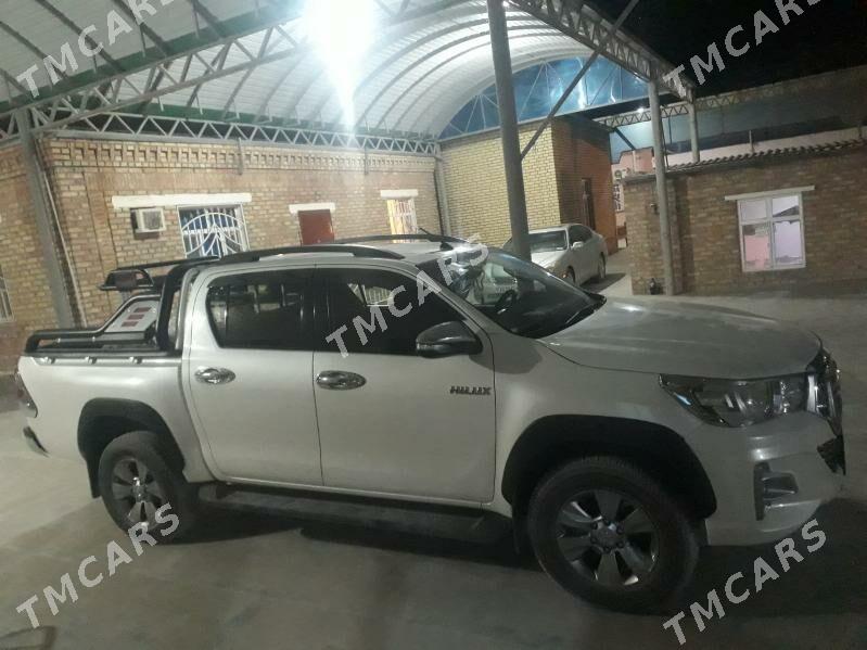 Toyota Hilux 2016 - 450 000 TMT - Bäherden - img 7