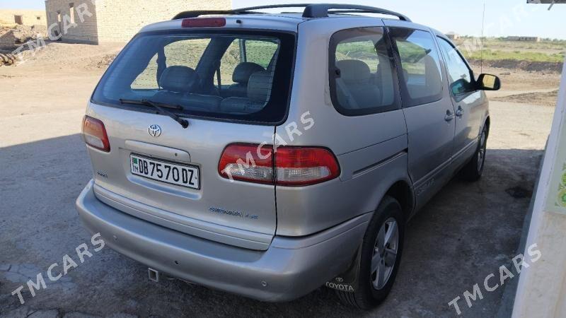 Toyota Sienna 2001 - 145 000 TMT - Акдепе - img 5