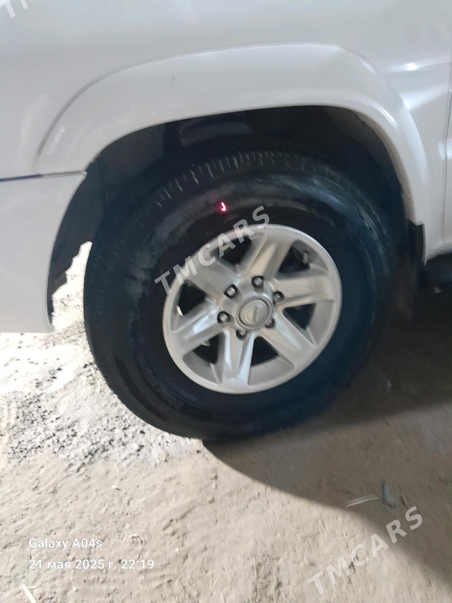 Nissan Pathfinder 2001 - 125 000 TMT - Çärjew - img 5