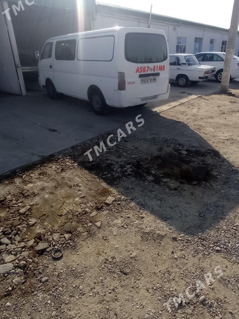Nissan Urvan 2001 - 70 000 TMT - Байрамали - img 4
