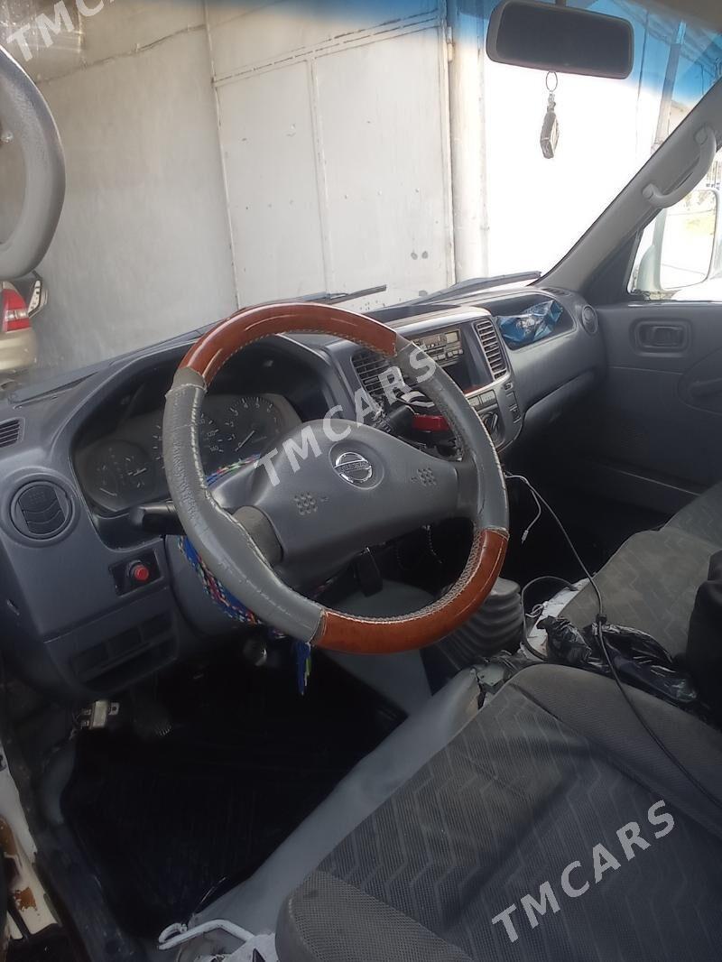 Nissan Urvan 2001 - 70 000 TMT - Байрамали - img 5