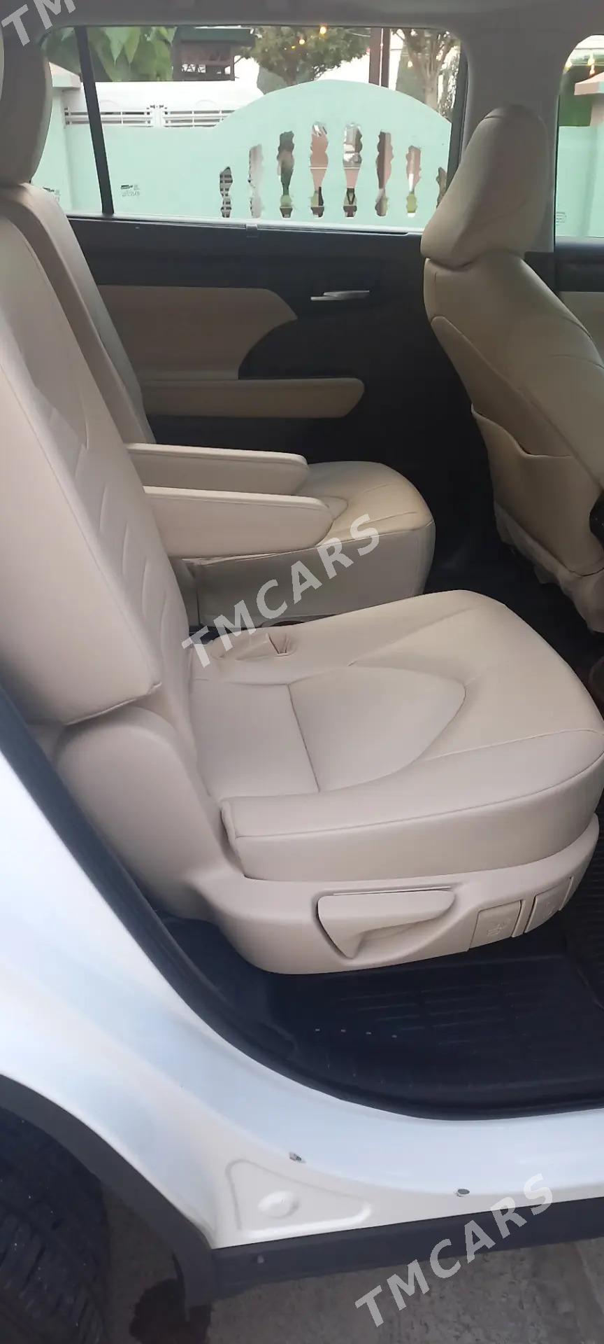 Toyota Highlander 2022 - 700 000 TMT - Ашхабад - img 4