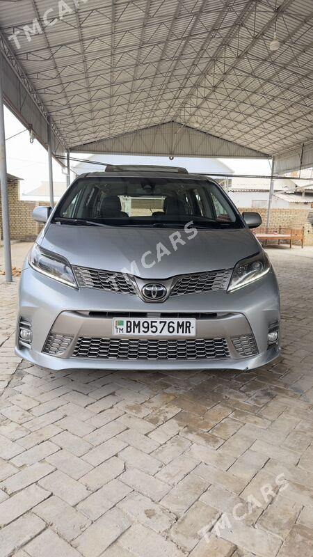 Toyota Sienna 2019 - 420 000 TMT - Байрамали - img 4