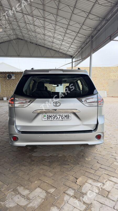 Toyota Sienna 2019 - 420 000 TMT - Байрамали - img 7