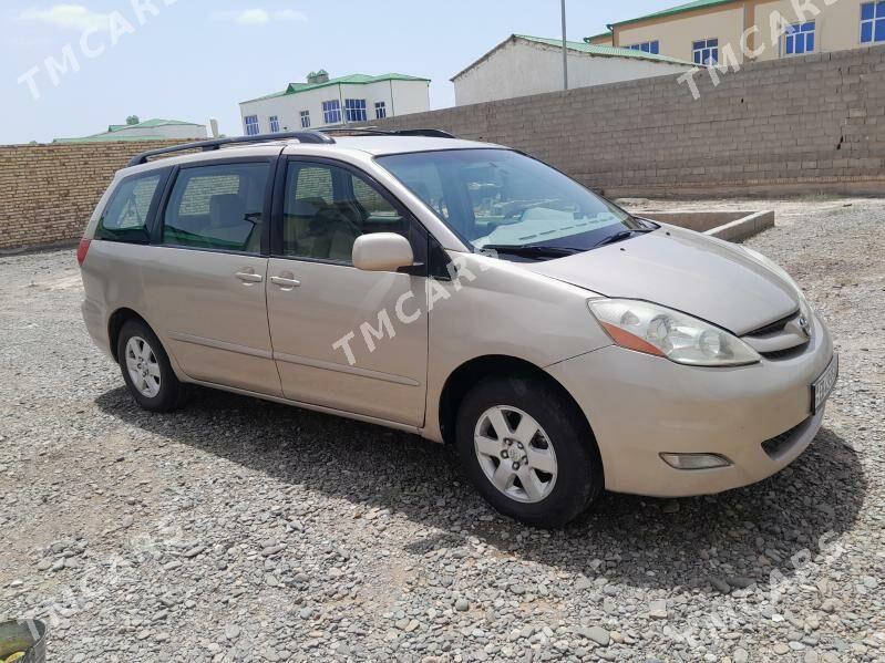 Toyota Sienna 2009 - 200 000 TMT - Sarahs - img 1