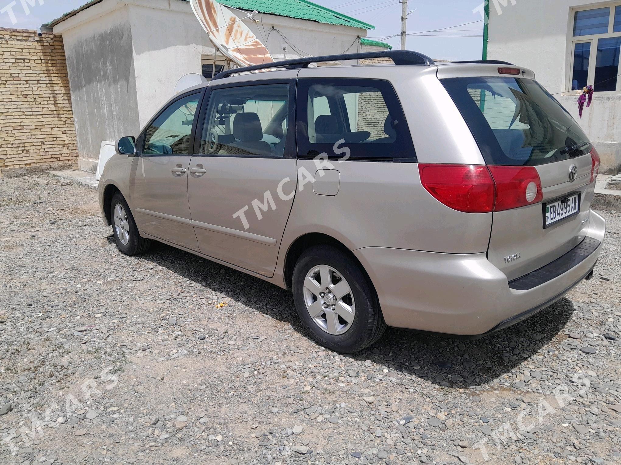 Toyota Sienna 2009 - 200 000 TMT - Sarahs - img 2