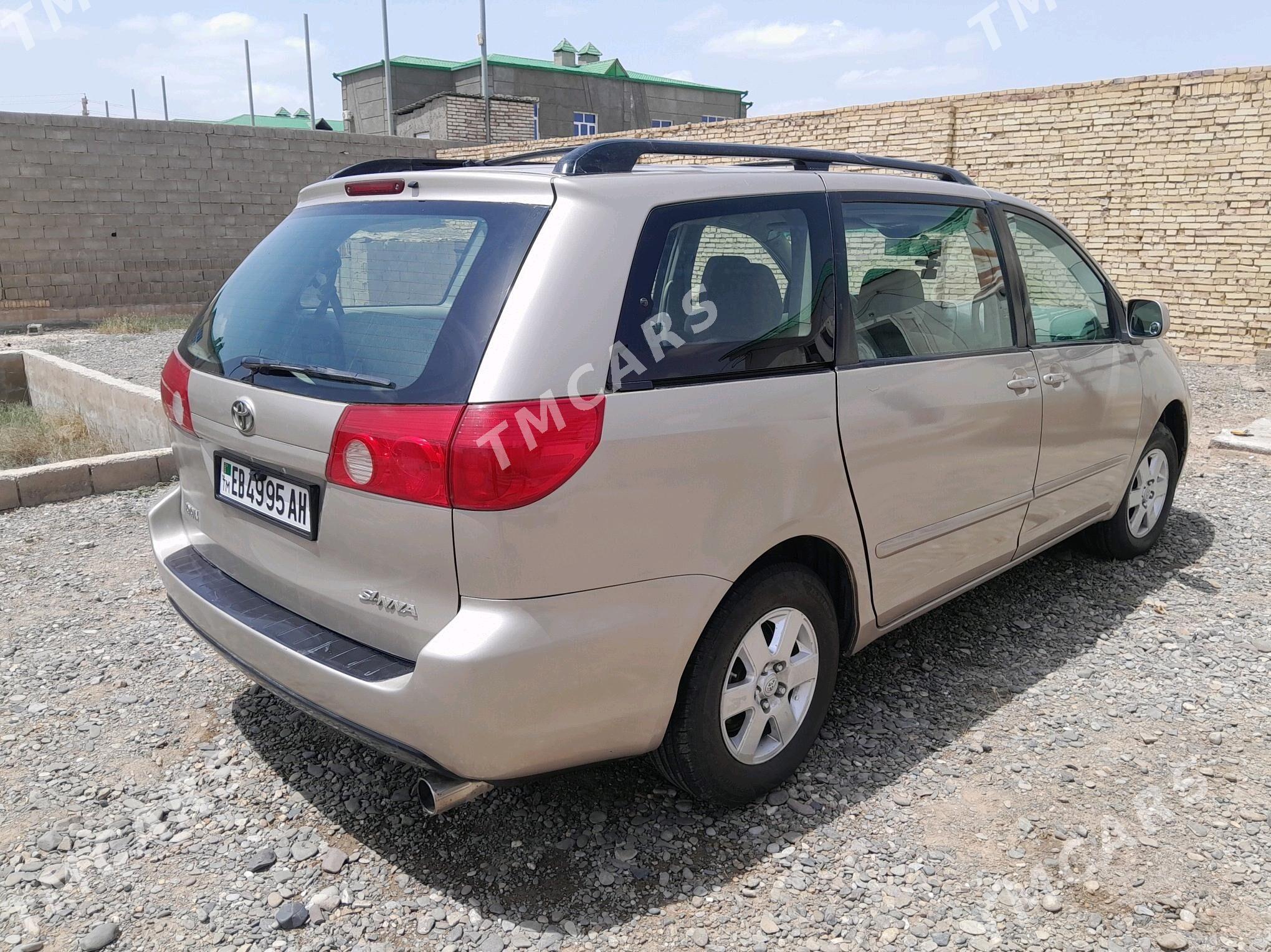 Toyota Sienna 2009 - 200 000 TMT - Sarahs - img 3