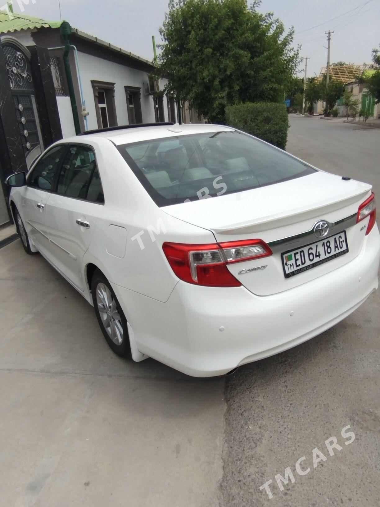 Toyota Camry 2012 - 250 000 TMT - Büzmeýin - img 2