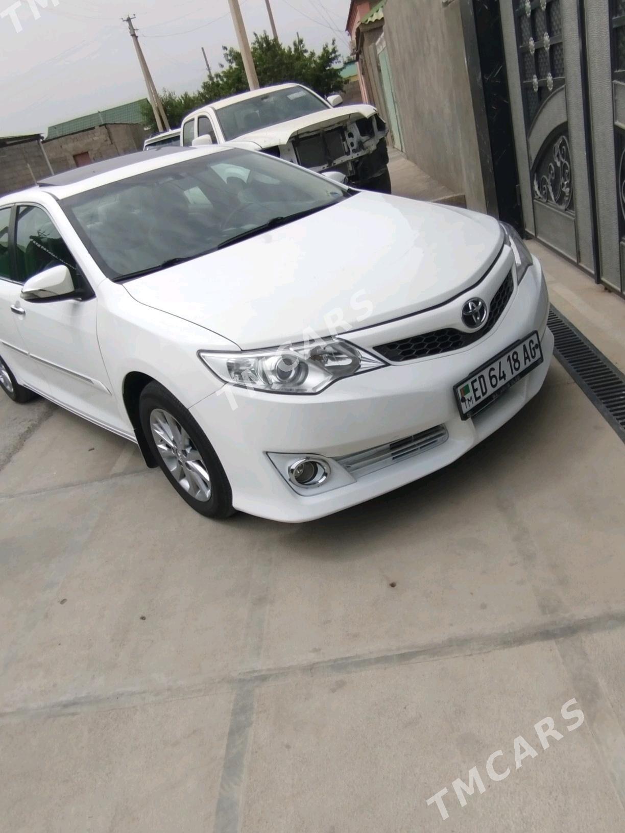 Toyota Camry 2012 - 250 000 TMT - Büzmeýin - img 8