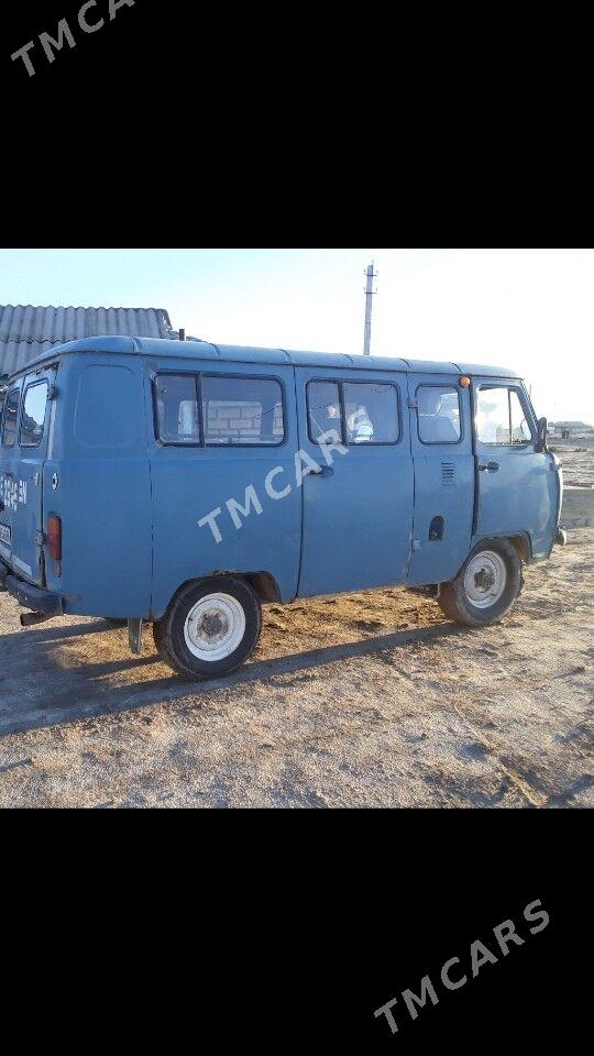 UAZ 469 2000 - 20 000 TMT - Балканабат - img 3