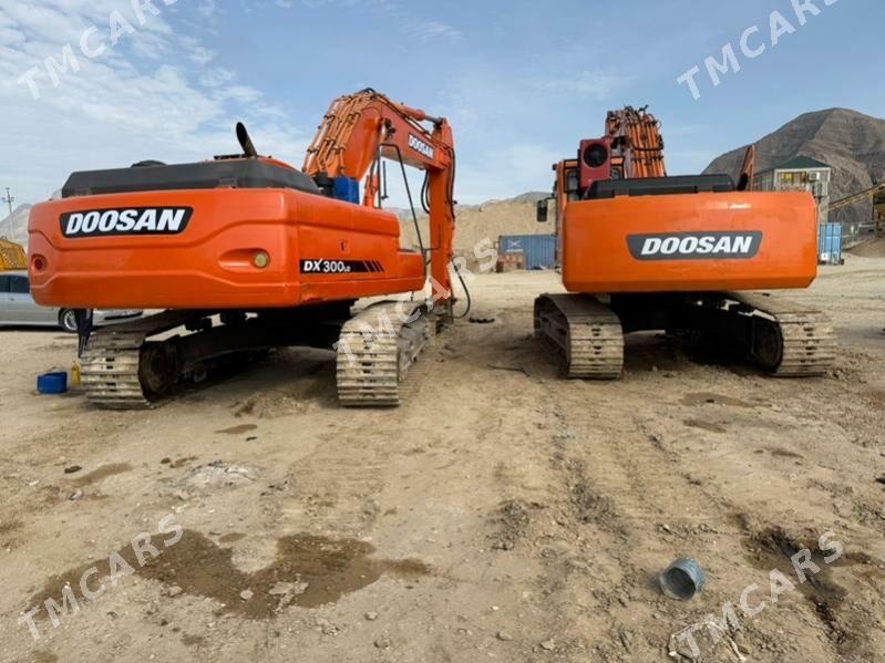 Caterpillar Excavator 2011 - 1 200 000 TMT - Балканабат - img 3
