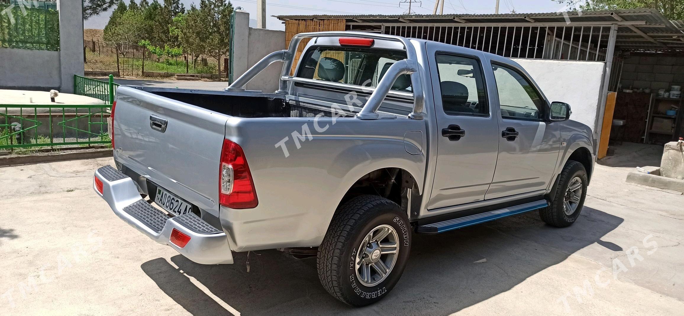 Toyota Hilux 2012 - 125 000 TMT - Бузмеин - img 7