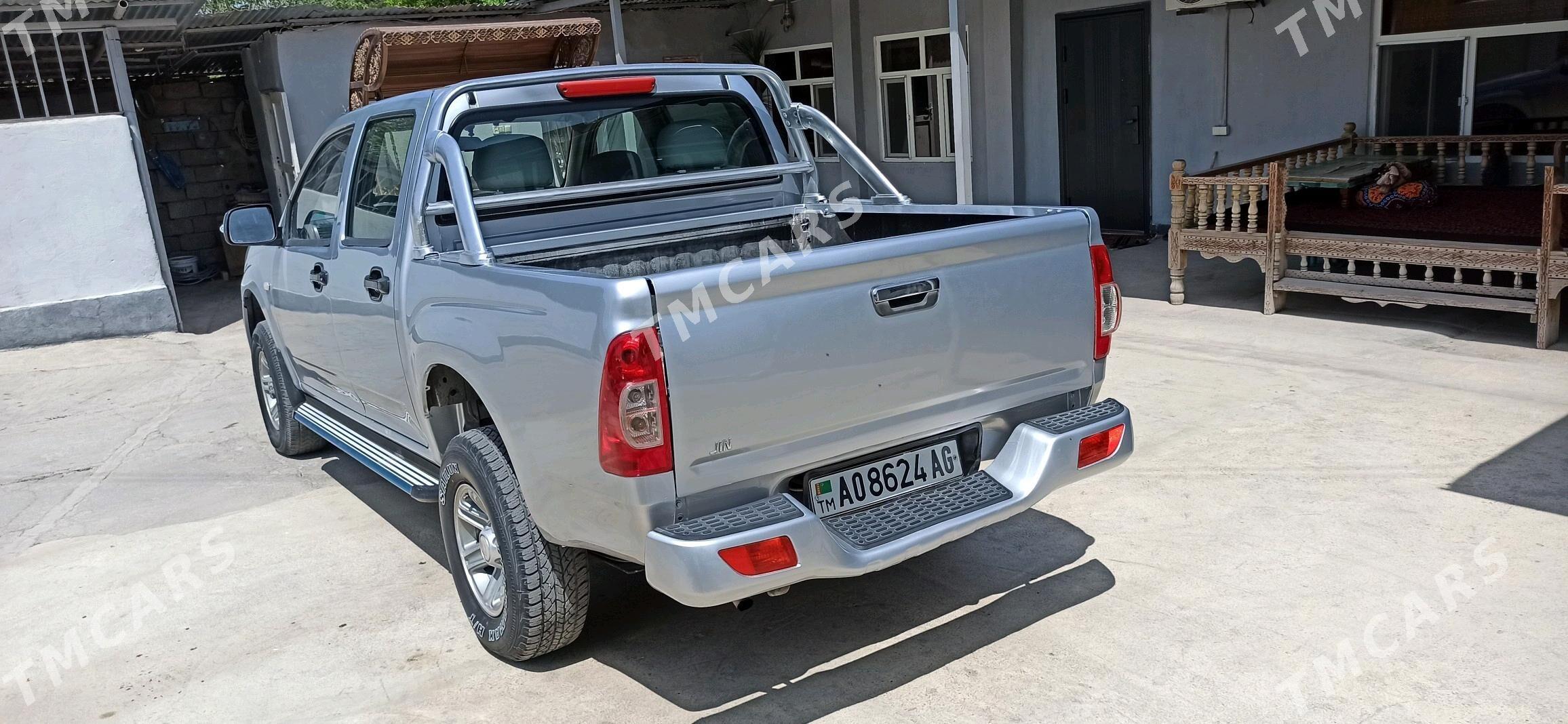 Toyota Hilux 2012 - 125 000 TMT - Бузмеин - img 8