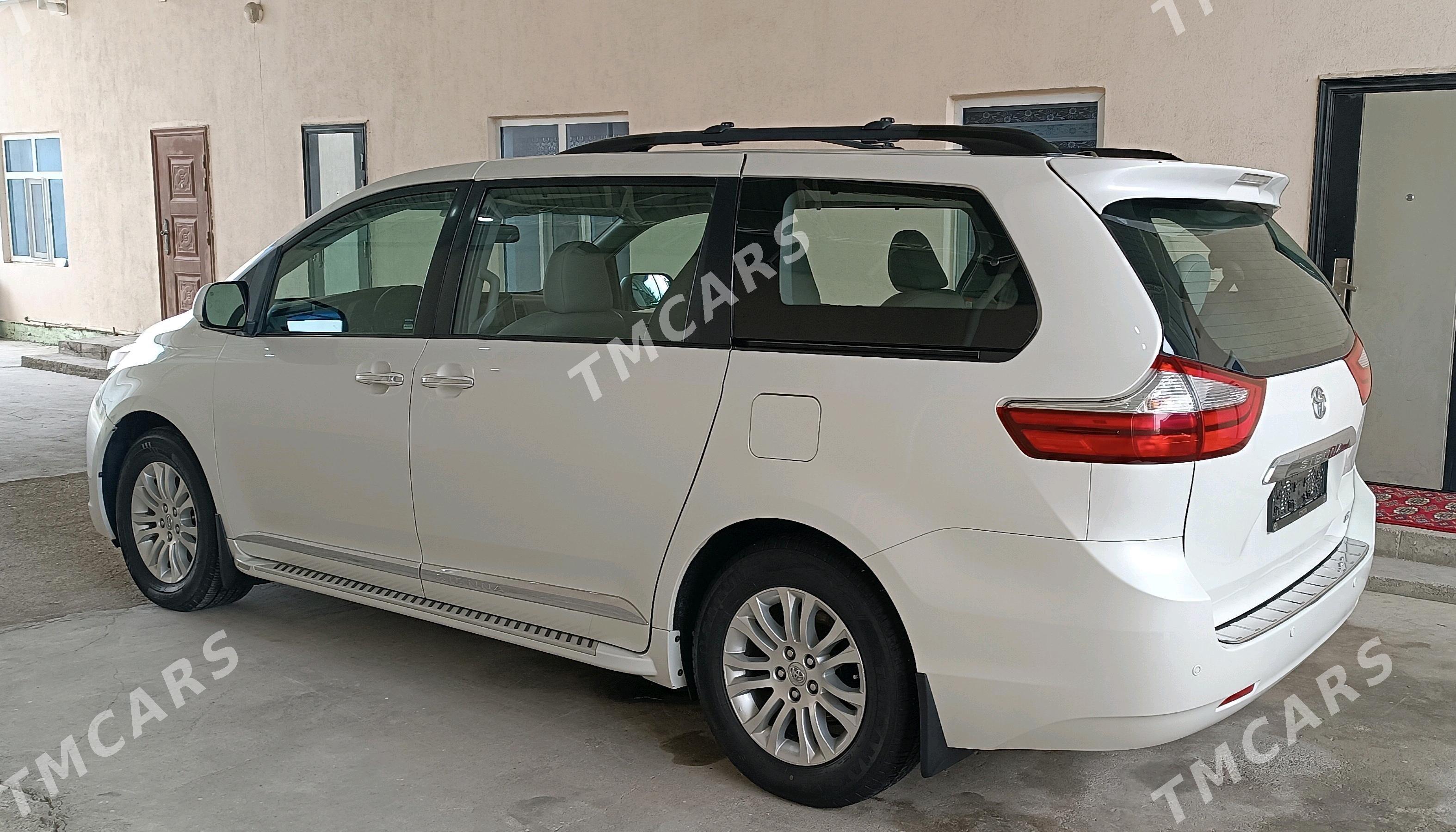 Toyota Sienna 2017 - 357 000 TMT - Бузмеин - img 2