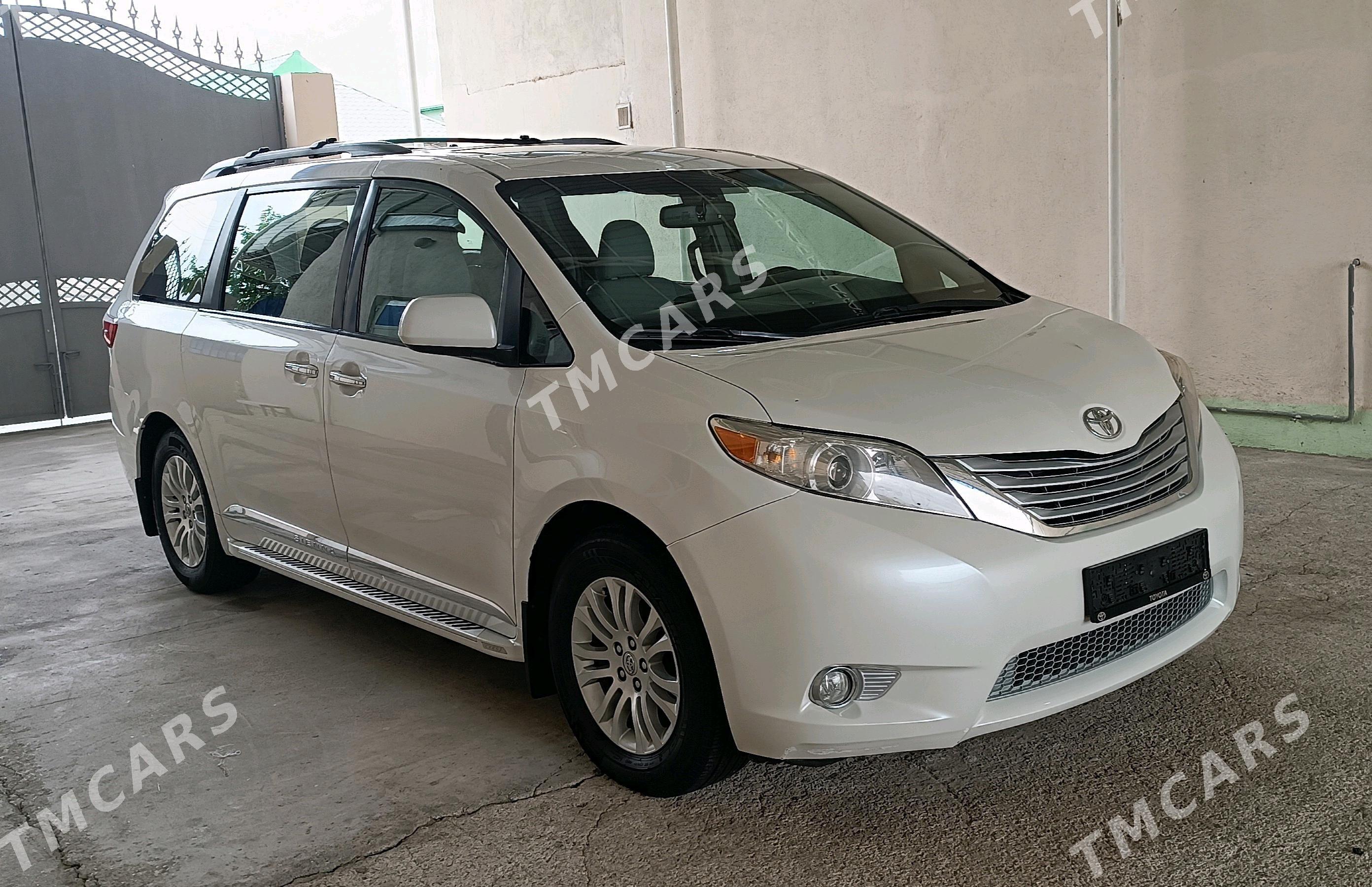 Toyota Sienna 2017 - 357 000 TMT - Бузмеин - img 3