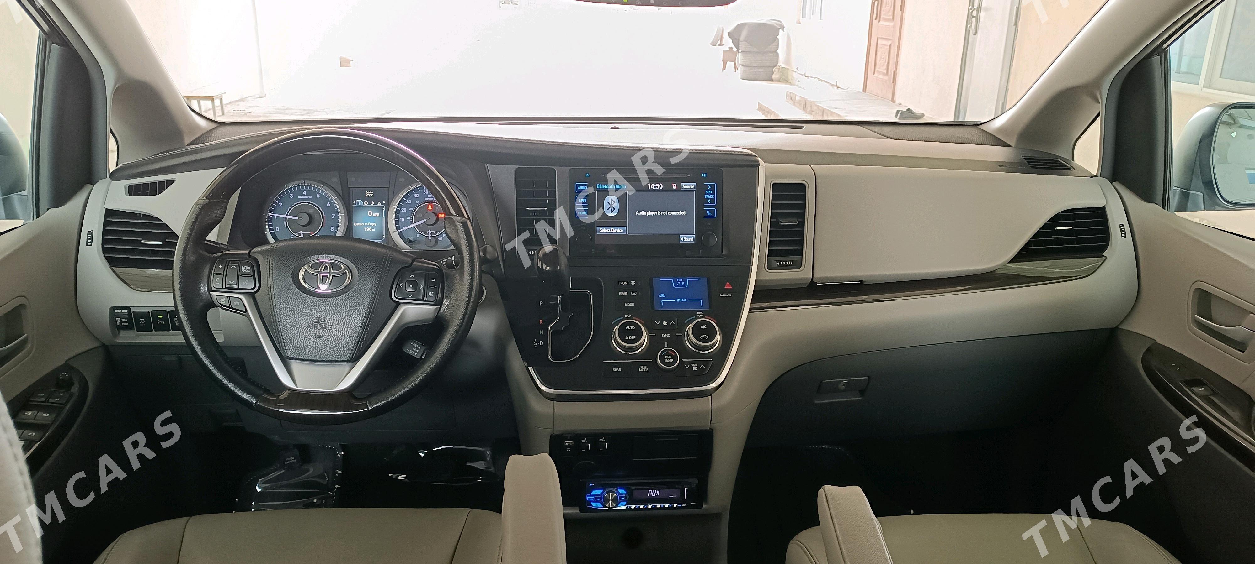 Toyota Sienna 2017 - 357 000 TMT - Бузмеин - img 5