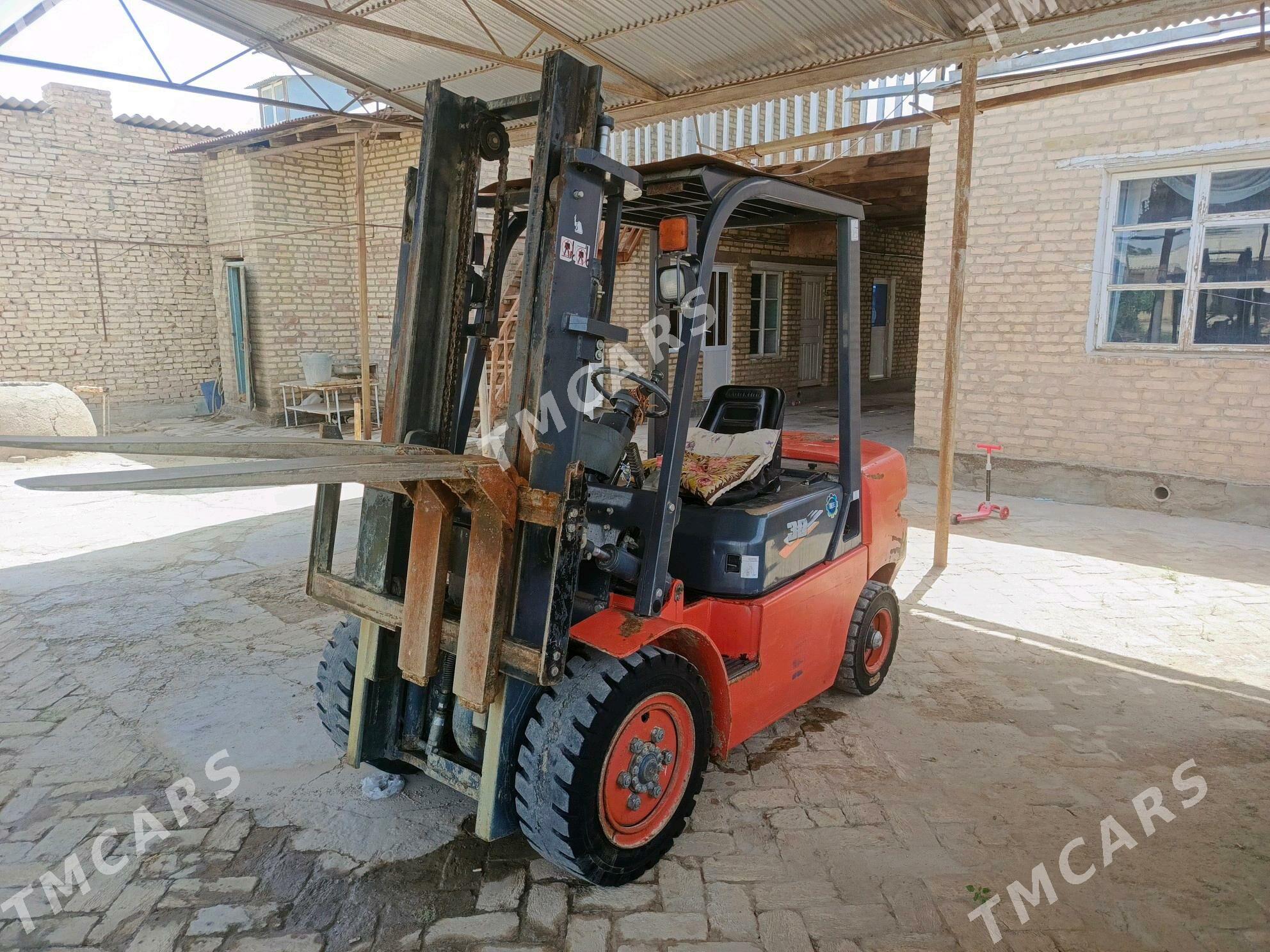 Kara Forklift 2015 - 150 000 TMT - Ёлётен - img 2