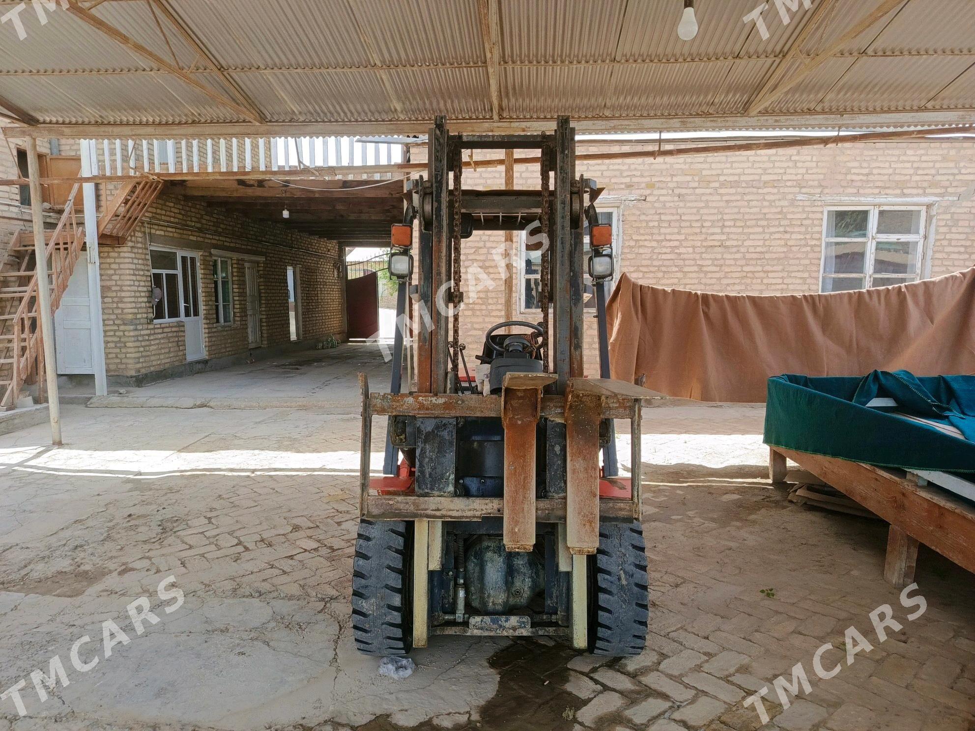 Kara Forklift 2015 - 150 000 TMT - Ёлётен - img 3