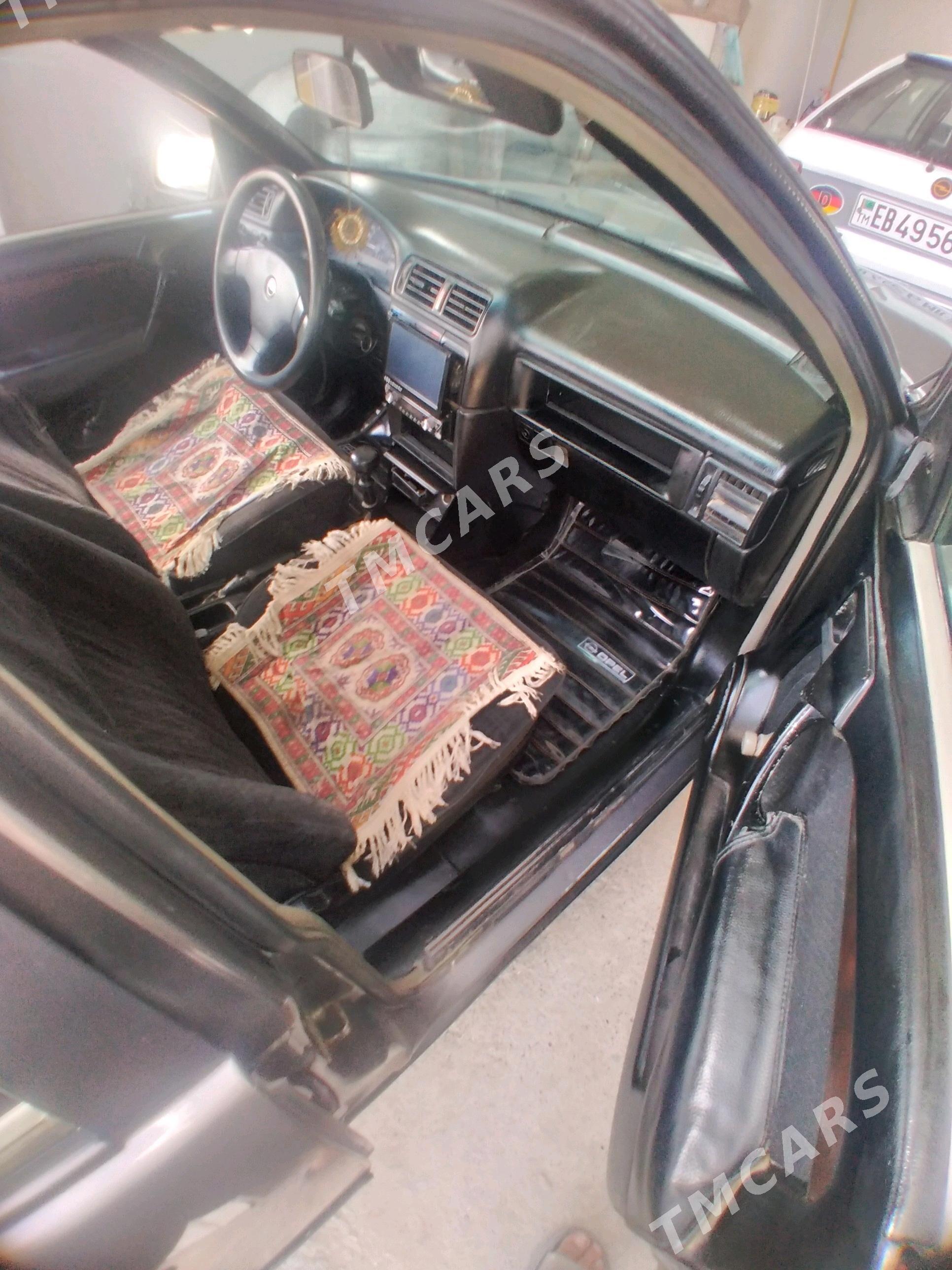 Opel Vectra 1990 - 24 000 TMT - Mary - img 3