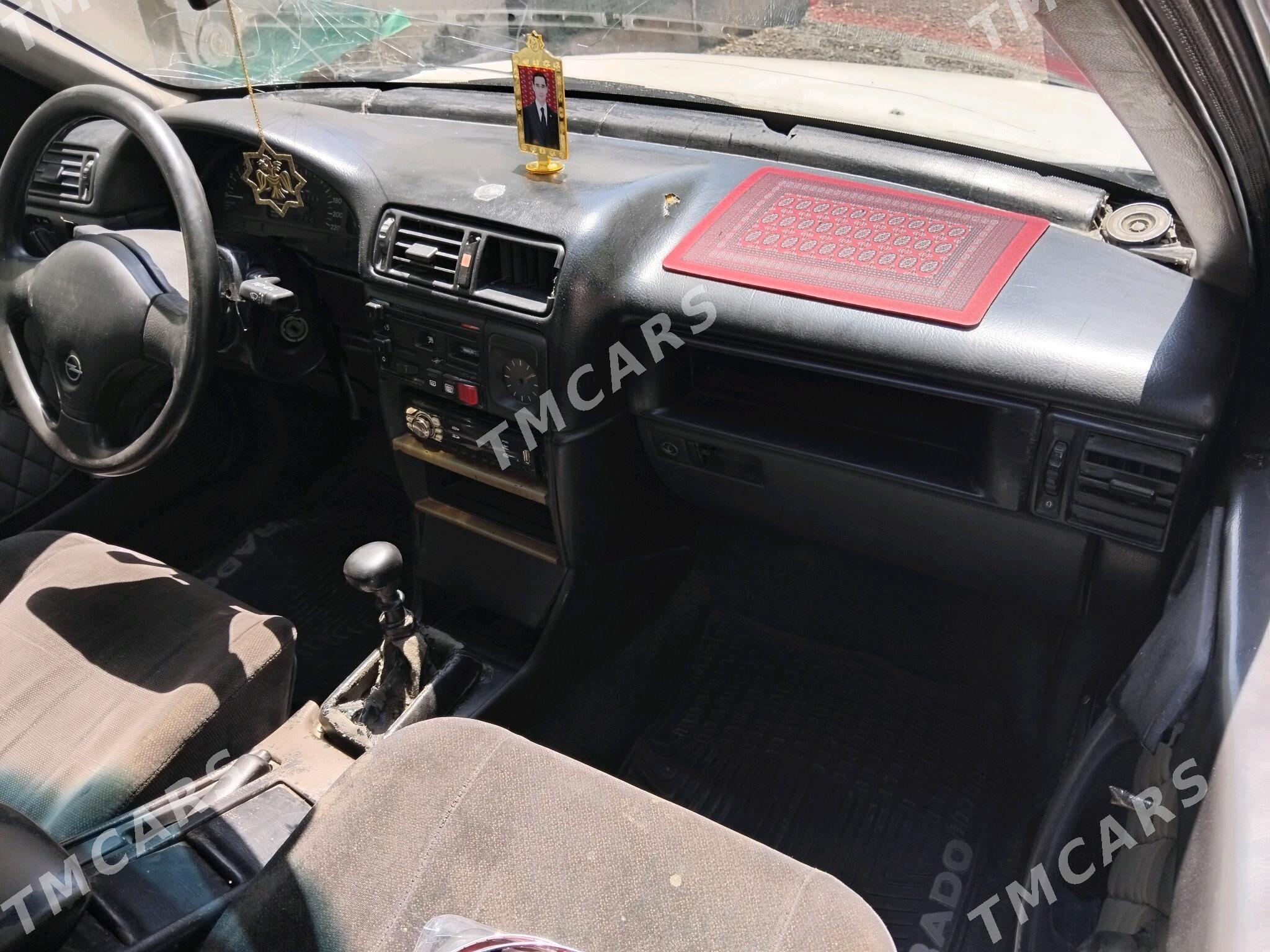 Opel Vectra 1992 - 17 000 TMT - Рухабат (90-й разьезд) - img 4