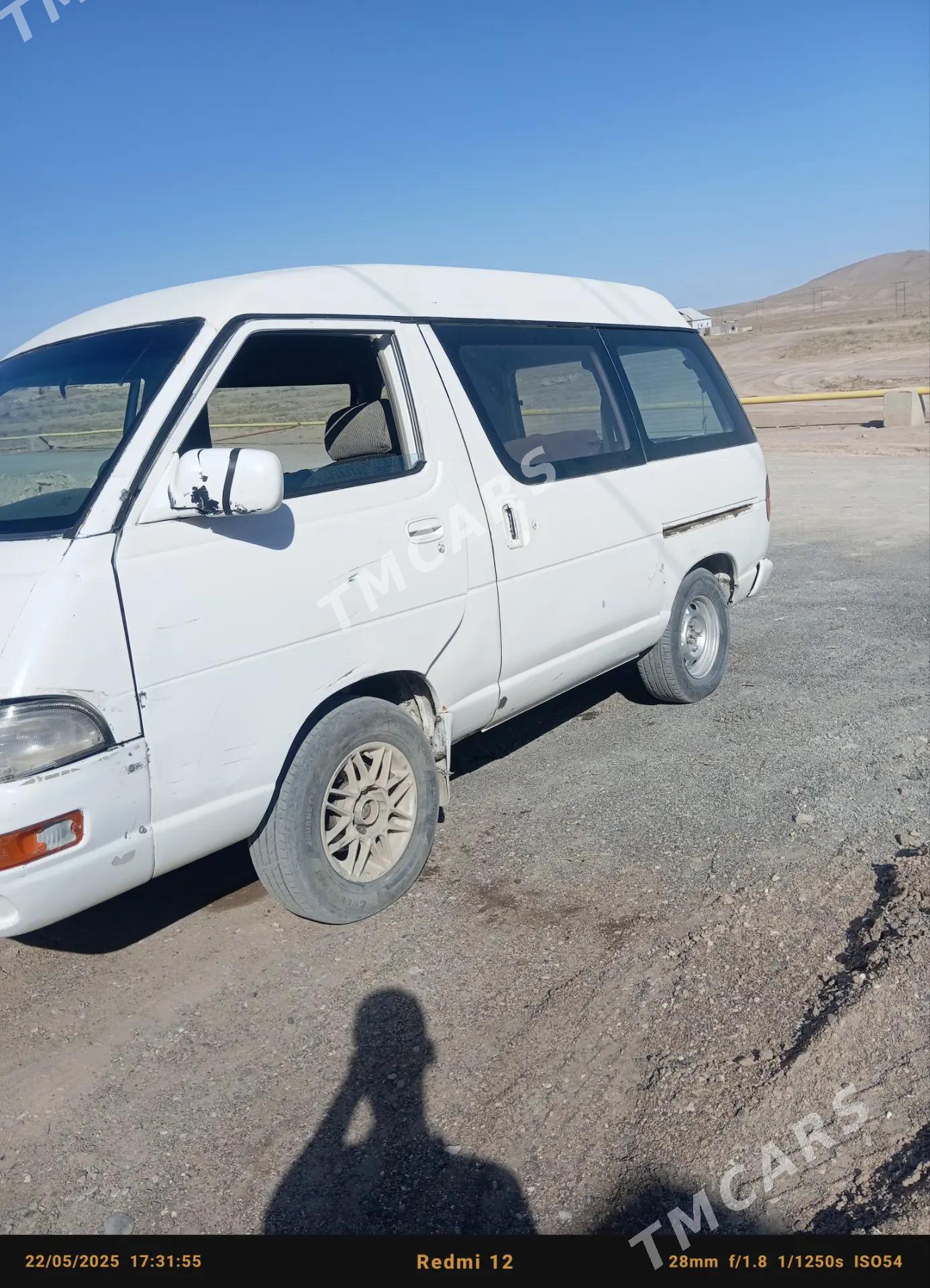 Toyota Hiace 1993 - 18 000 TMT - Туркменбаши - img 4
