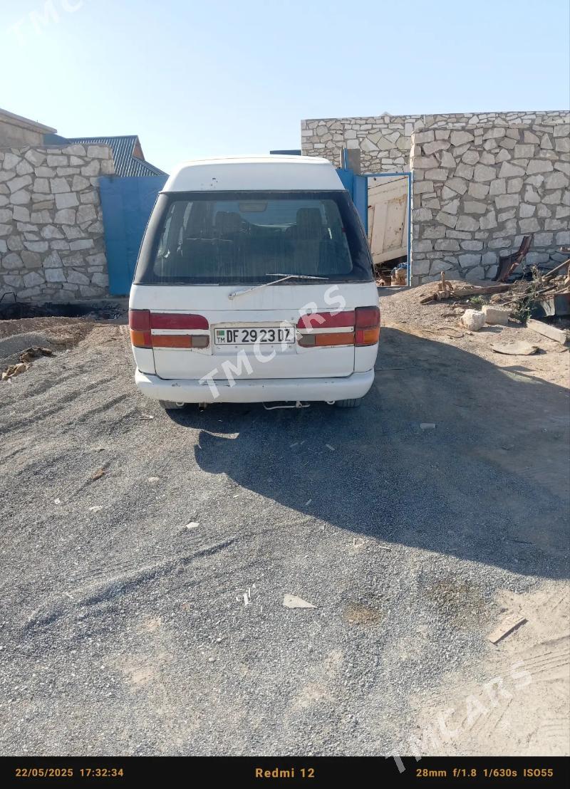 Toyota Hiace 1993 - 18 000 TMT - Туркменбаши - img 3