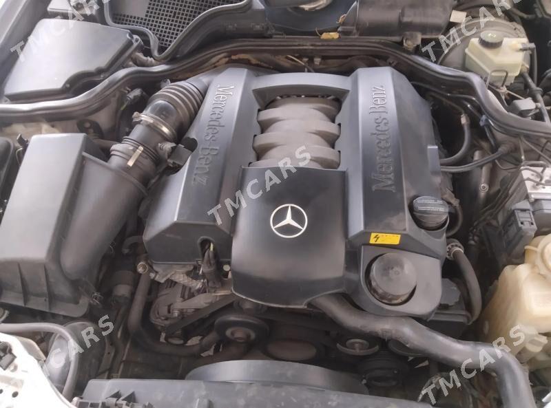 Mercedes-Benz E320 2001 - 140 000 TMT - Анев - img 4