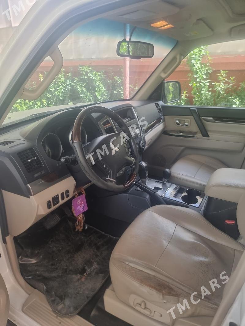 Mitsubishi Pajero 2014 - 270 000 TMT - Ak bugdaý etraby - img 2