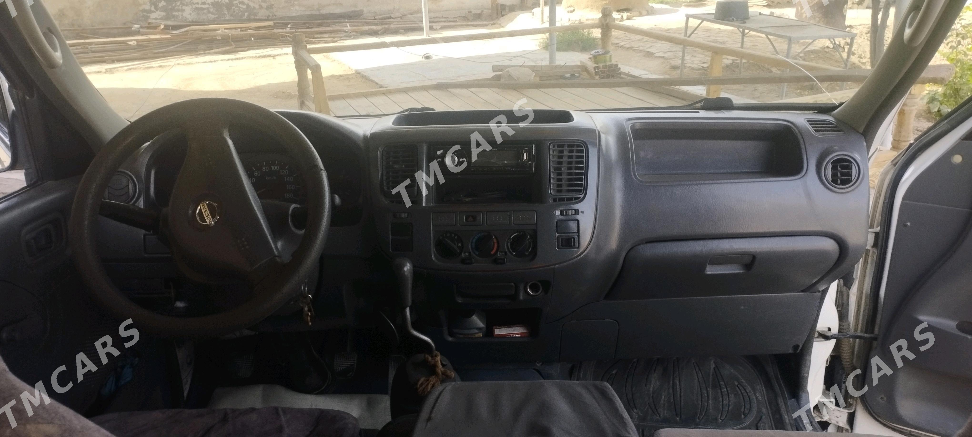 Nissan Urvan 2001 - 100 000 TMT - Mary - img 6