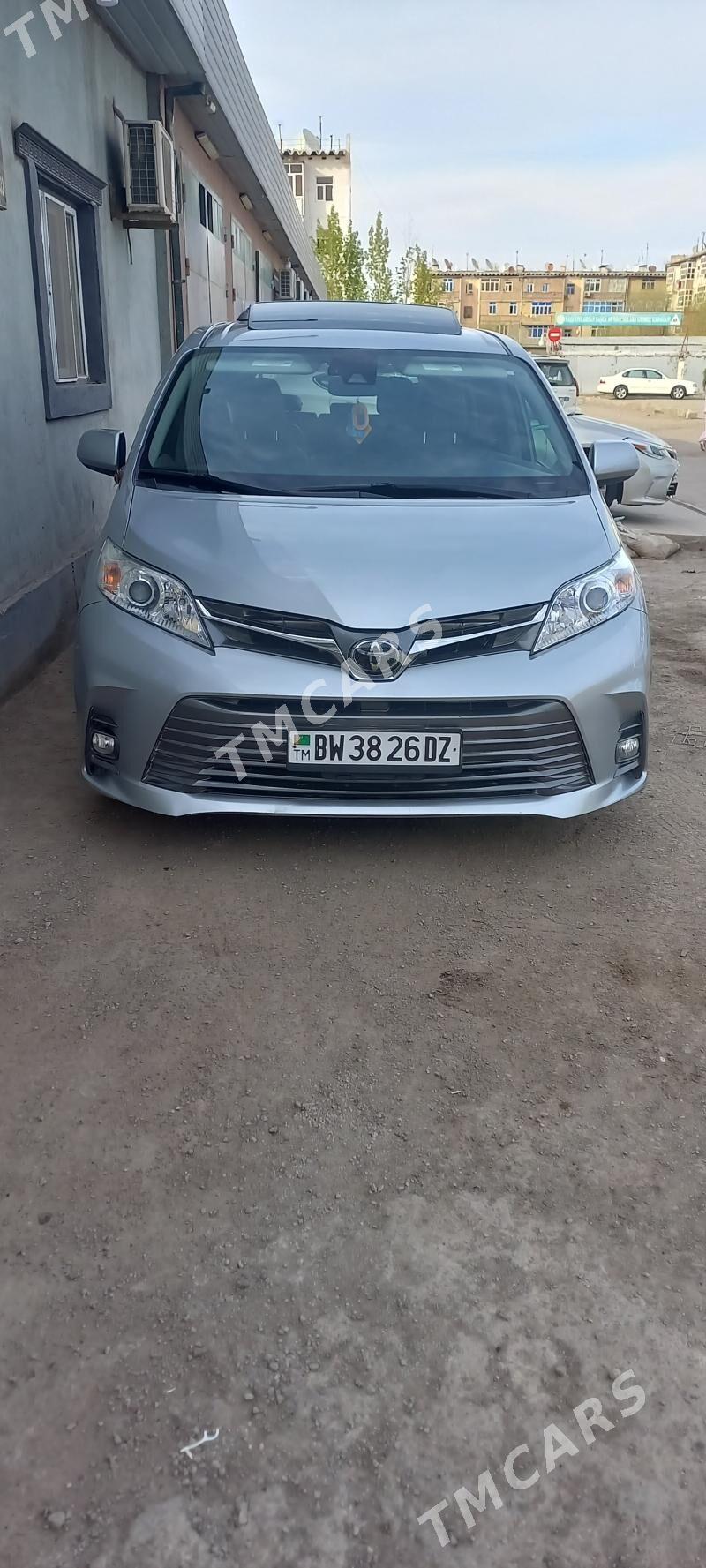Toyota Sienna 2019 - 490 000 TMT - Дашогуз - img 3