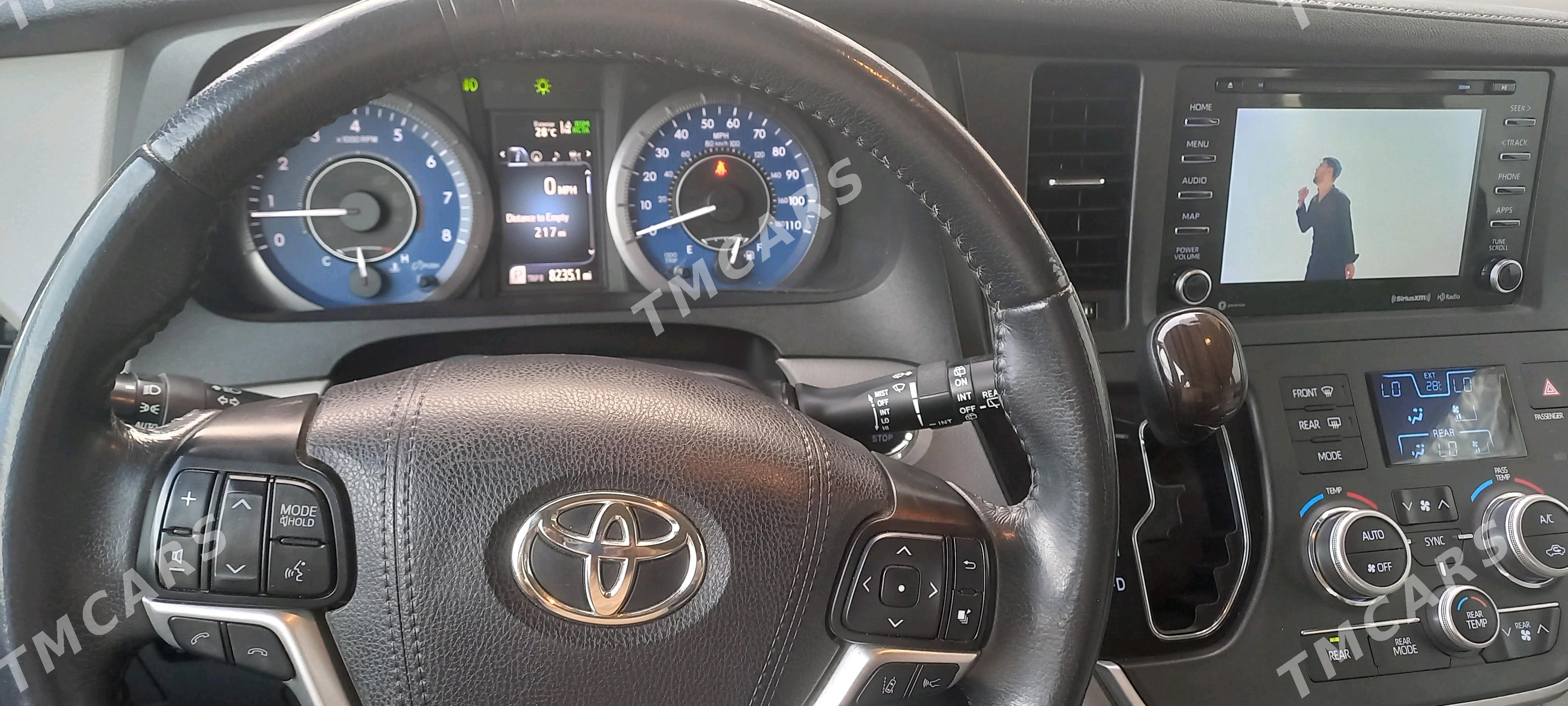 Toyota Sienna 2019 - 490 000 TMT - Дашогуз - img 9