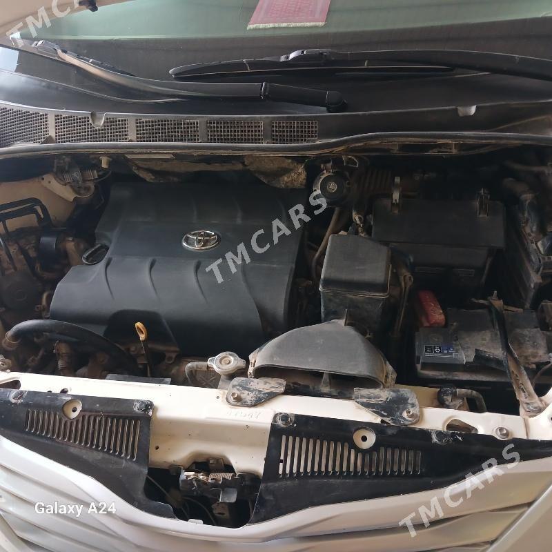 Toyota Sienna 2012 - 290 000 TMT - Halaç - img 5