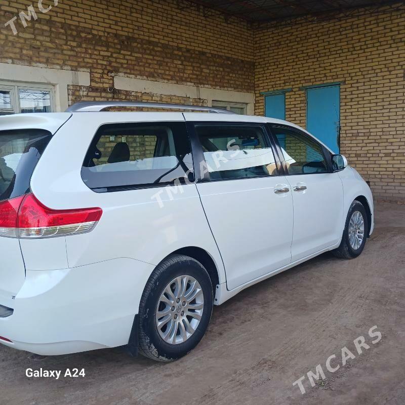 Toyota Sienna 2012 - 290 000 TMT - Halaç - img 8