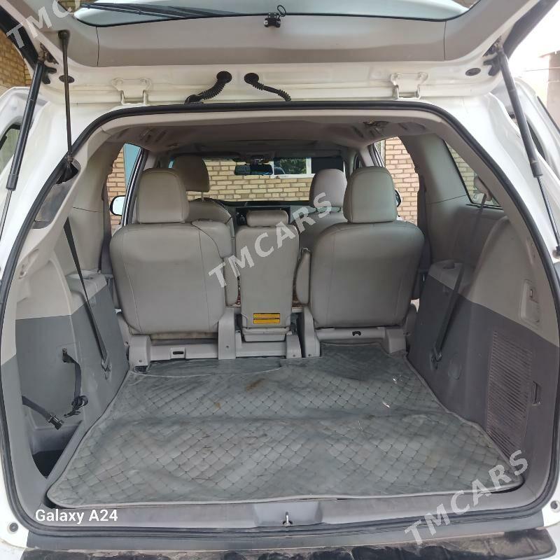 Toyota Sienna 2012 - 290 000 TMT - Halaç - img 7