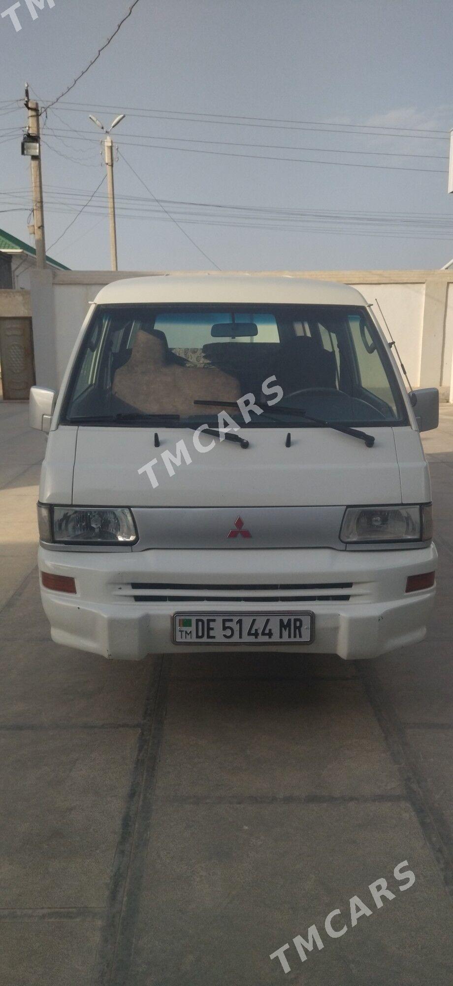 Toyota Hiace 2004 - 110 000 TMT - Mary - img 4