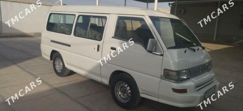 Toyota Hiace 2004 - 110 000 TMT - Mary - img 3