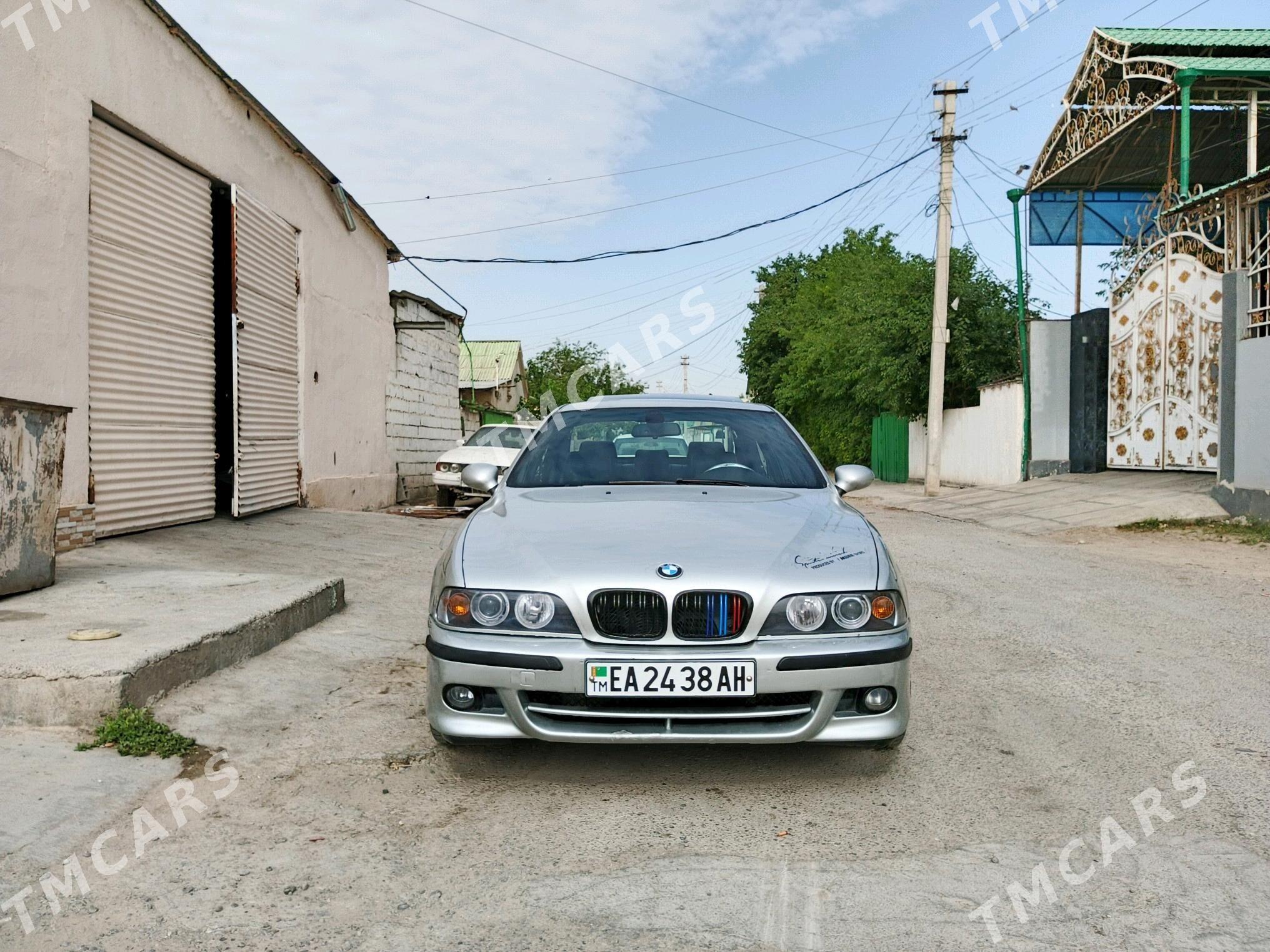 BMW E39 2001 - 130 000 TMT - Garadamak - img 8