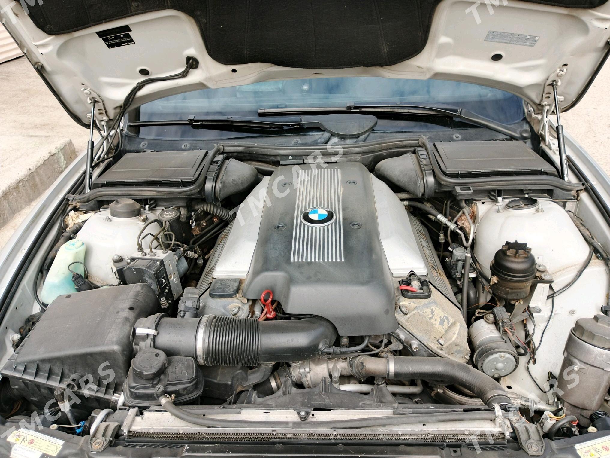 BMW E39 2001 - 130 000 TMT - Garadamak - img 5