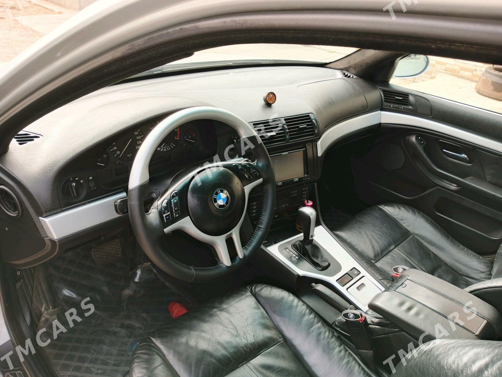 BMW E39 2001 - 130 000 TMT - Garadamak - img 2