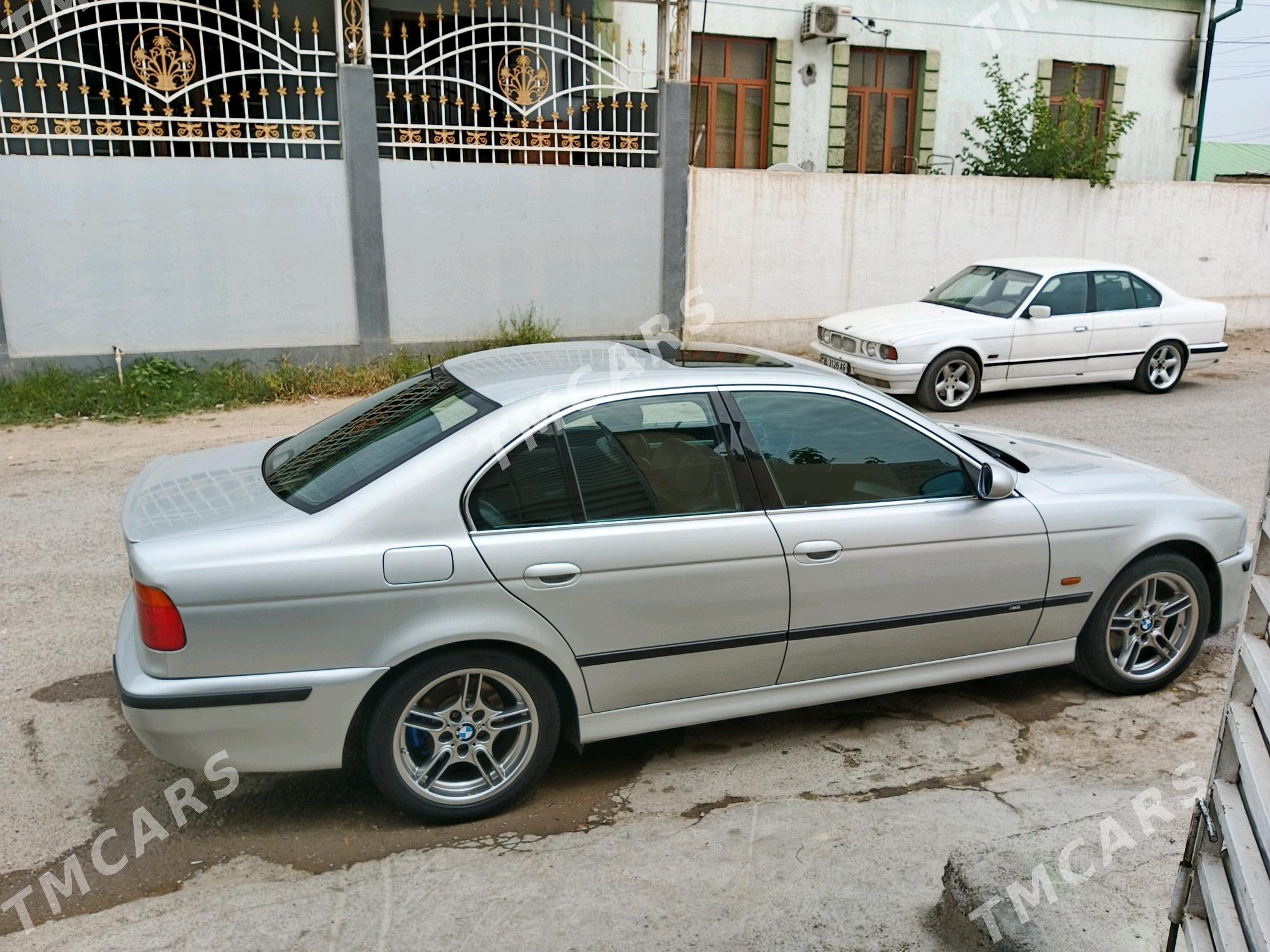 BMW E39 2001 - 130 000 TMT - Garadamak - img 6