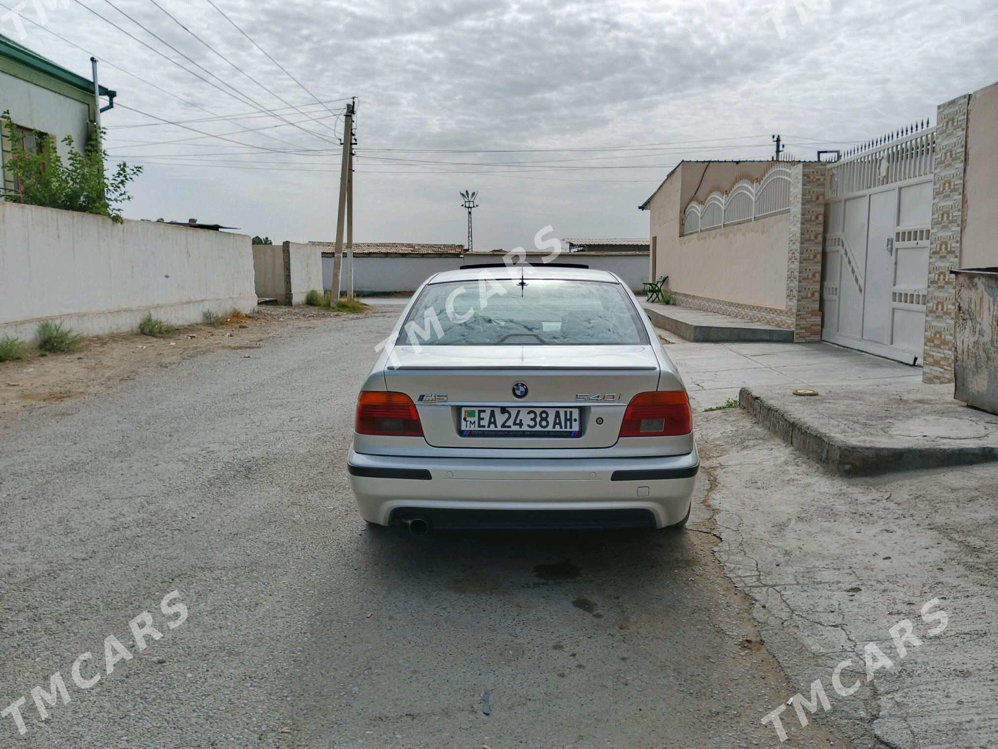 BMW E39 2001 - 130 000 TMT - Garadamak - img 4