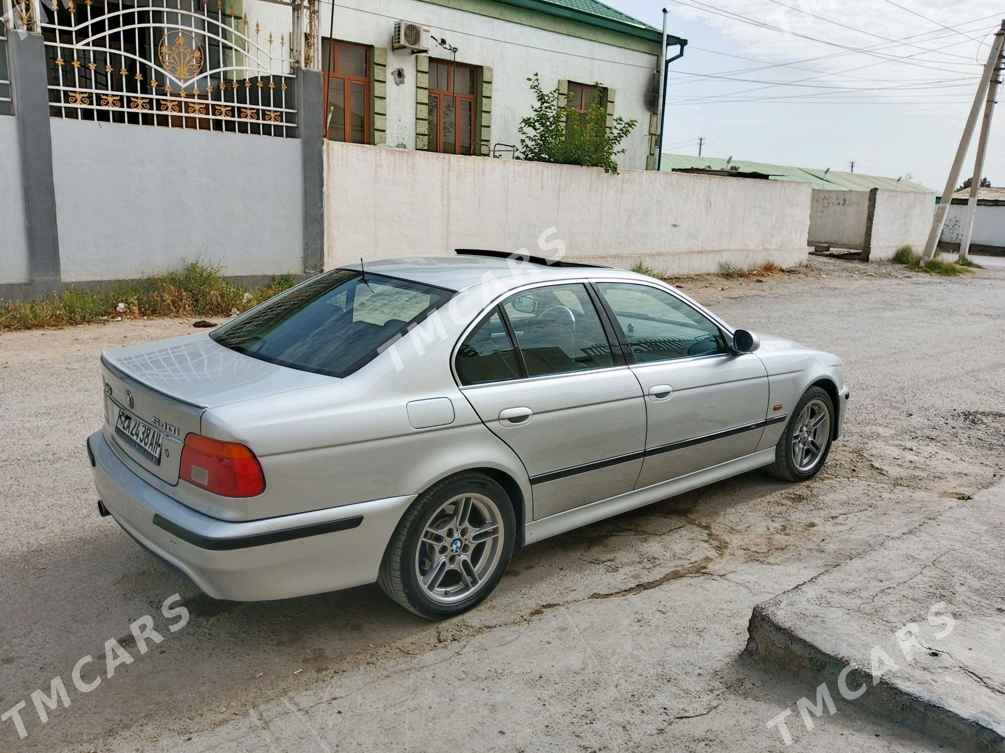 BMW E39 2001 - 130 000 TMT - Garadamak - img 3