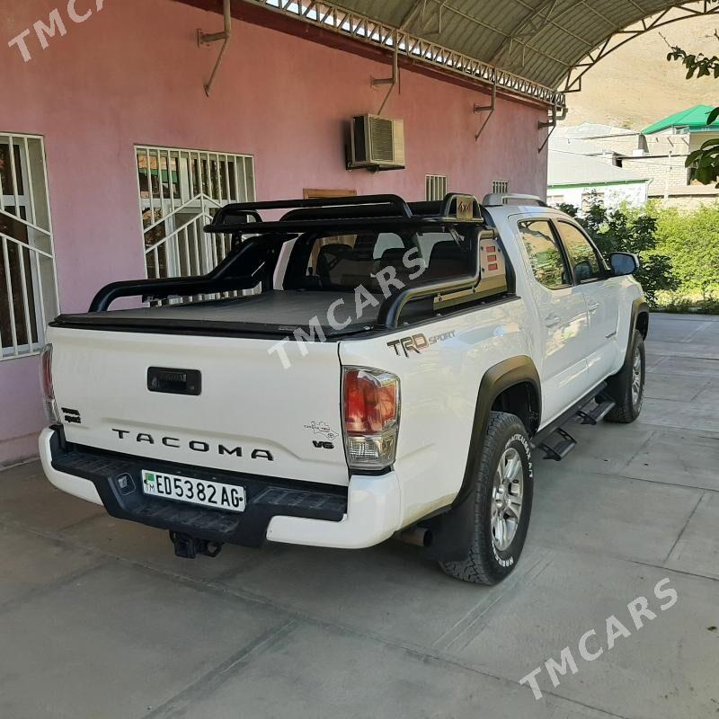Toyota Tacoma 2018 - 420 000 TMT - Aşgabat - img 3